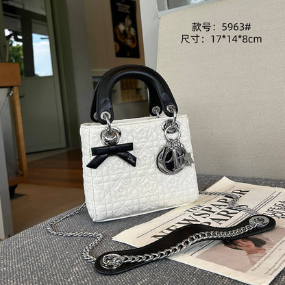 Dior
130 dhs✅✅

Zain158
♥️♥️♥️