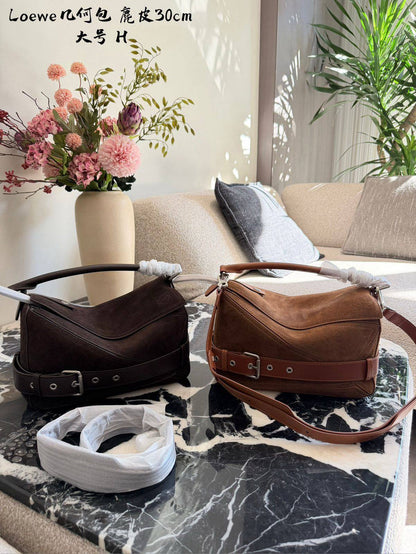 Loewe - Chanel
Master Bags +++
For Price 👇 WTSP Text Zain 0568585901

Zain142
♥️♥️♥️