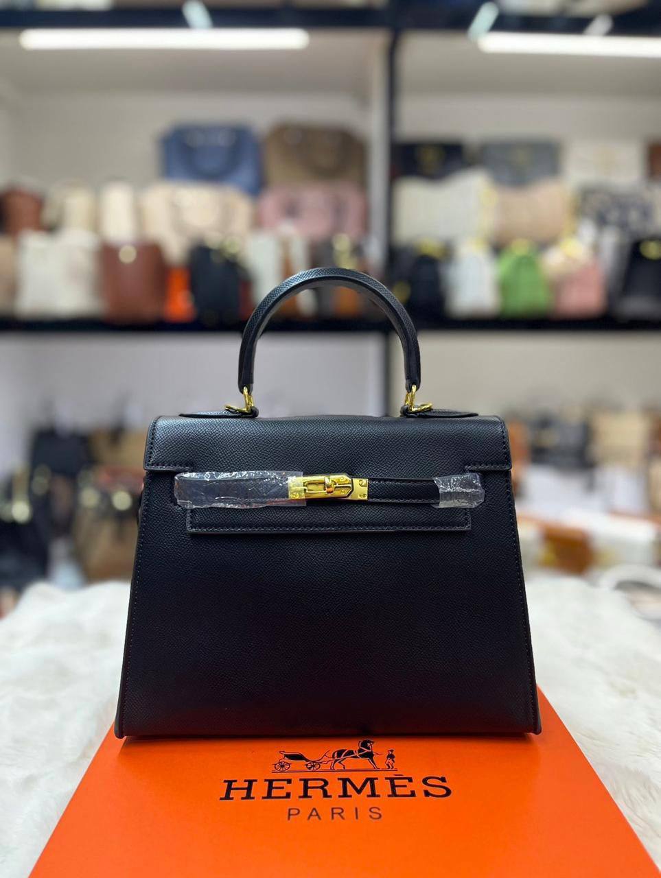 HERMES 
GOOD QUALITY 💯
105 dhs🗽

WITH BOX 📦

Zain28
♥️♥️♥️