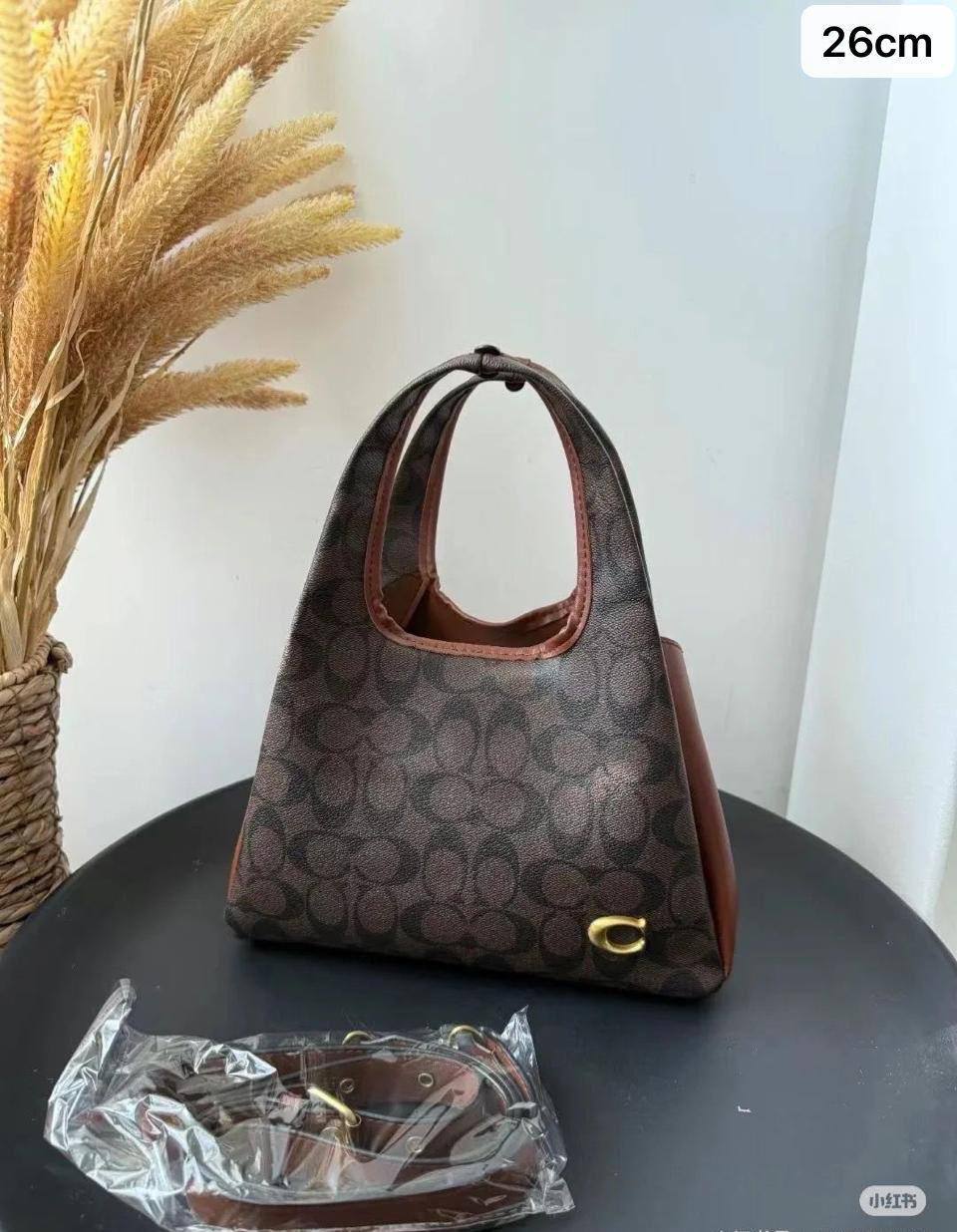 Coach Lana

1⃣️ First quality +🎁

Size: 26 ~ 23 *16 cm

85 dhs🇦🇪🇦🇪

 with box🎁

Zain115
♥️♥️♥️