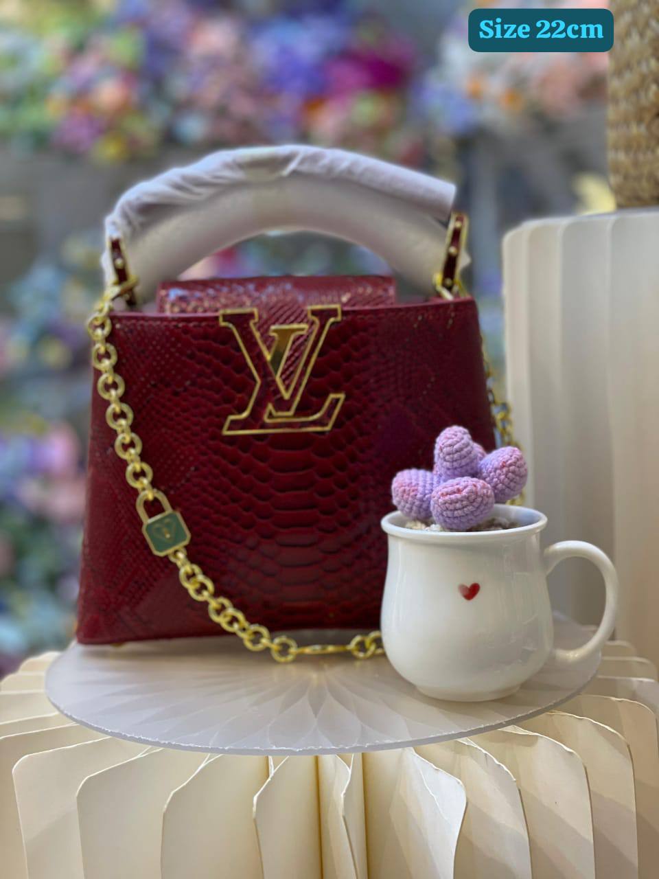 LV
Good quality 
with box 
🎁🎁🎁

130 dhs🪙💕

Zain186
♥️♥️♥️
