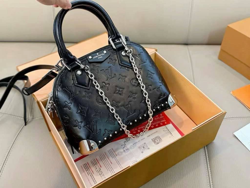 LV L001
COPY ONE NEW CAME 

WITH BOX 
🎁🎁🎁

180 dhs✅

Zain39
♥️♥️♥️
