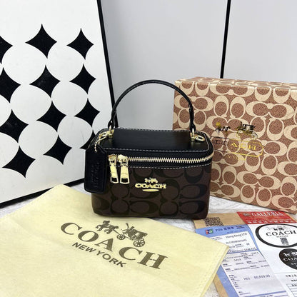 Coach 
with box
🎁🎁🎁

65 dhs💓

Zain232
♥️♥️♥️