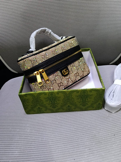 Gucci

100 dhs🇦🇪
with box

Zain26
♥️♥️♥️