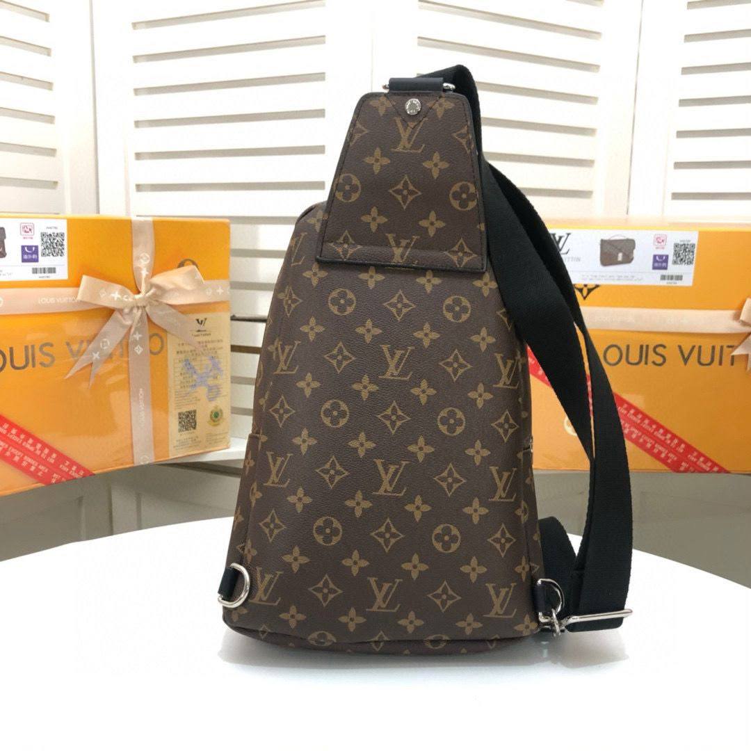 LV
 NEW CAME GOOD QUALITY WITH BOX 
100 dhs✅

Zain295
♥️♥️♥️