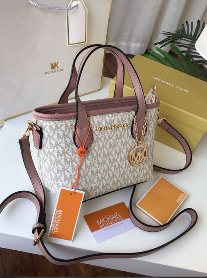 MK
95 dhs❣️
size：23cm
Good quality 

Zain35
♥️♥️♥️