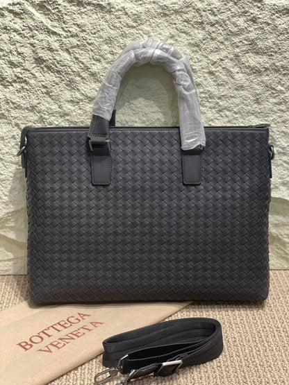 BOTTEGA VENETA
*Laptop Bag*
*Master Quality*
550 dhs✅

Zain179
♥️♥️♥️