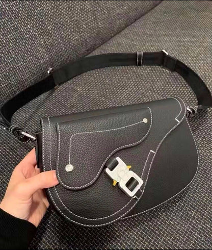 Dior
95 dhs✅
good-quality with box

Zain35
♥️♥️♥️