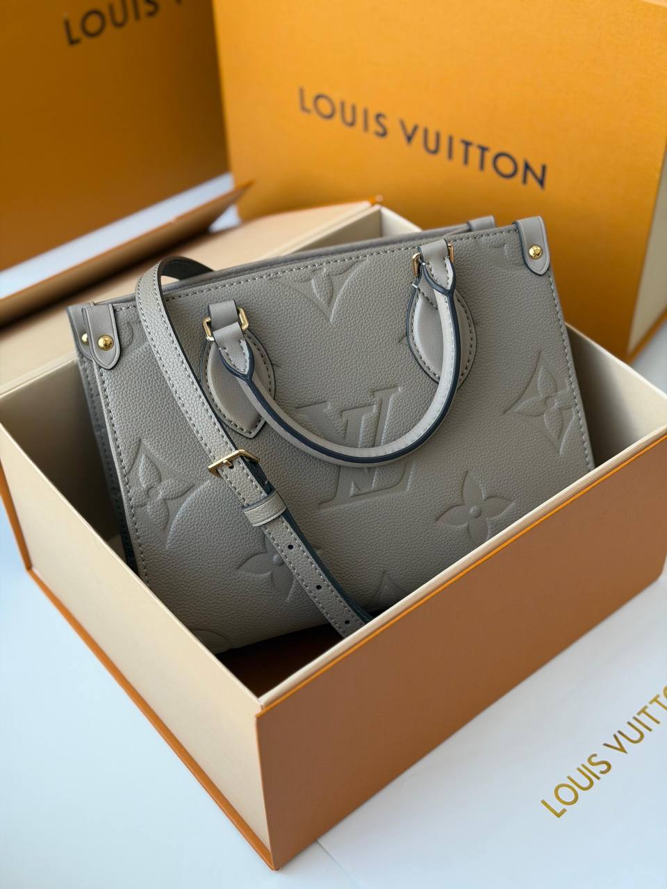 *LOUIS VUITTON*
*Master*++++++
*25 Cm*
*AVAILABLE NOW*
For Price 👇 WTSP Text Zain 0568585901

Zain257
♥️♥️♥️