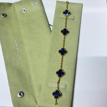 VCA 
Bracelet 🦋
Master quality 💯
With normal boxes 🗃️ 
75 dhs✅

With master box 📦 
120 dhs✅

Zain216
♥️♥️♥️