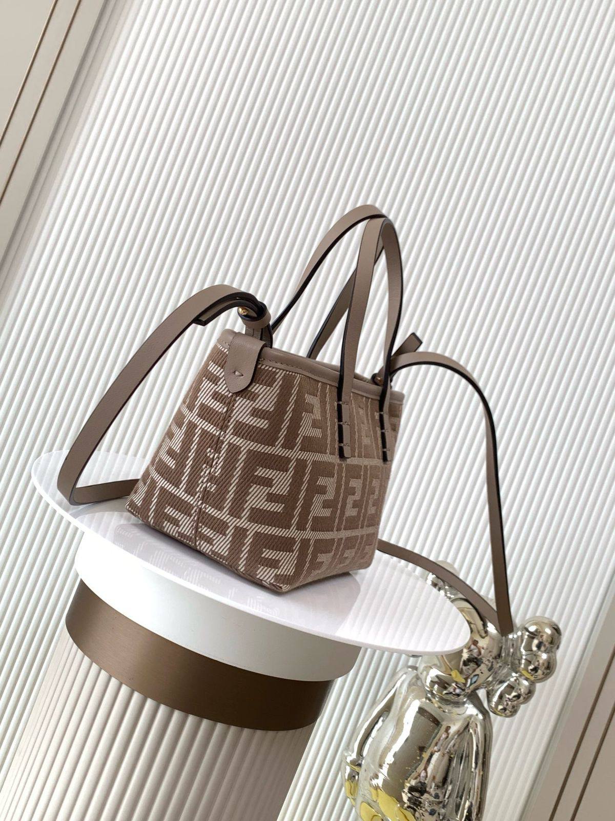 Fendi
Size :21.5cm


For Price 👇 WhatsApp✅
0568585901 
0507557372
0552275751 Owner Zain 👌


Zain325
♥️♥️♥️