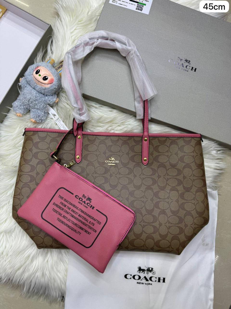 💞 Coach 2 in 1  2️⃣-sided
1️⃣ First quality＋🎁
Big Size : 45 * 30 cm
95 dhs✅
with box 🎁

Zain115
♥️♥️♥️