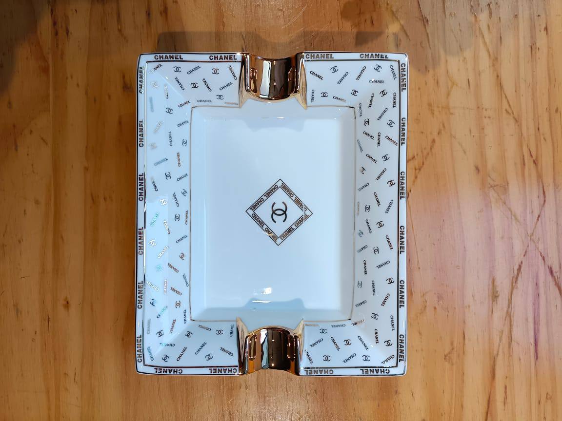 100 dhs 

Zain205
♥️♥️♥️