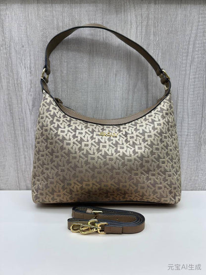 DKNY
Size   30×23cm
95 dhs🪙💚

Zain04
♥️♥️♥️