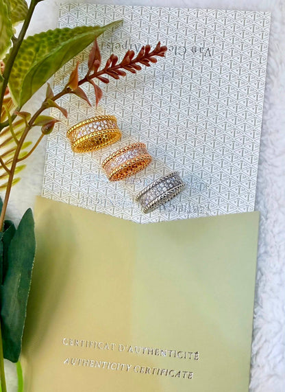 VCA
 *Perle’e Diamond, 3 rows*
Bangle and Ring 
*220 dhs🇦🇪🇦🇪*   with  *NORMAL*  Box
*260 dhs🇦🇪🇦🇪* with  *1 ORIGINAL*  Box

Zain209
♥️♥️♥️