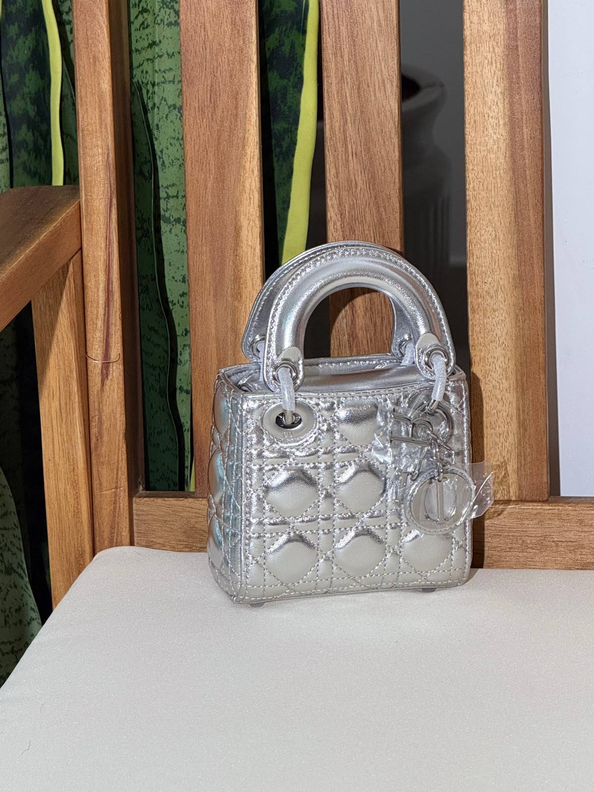 DIOR
Super Master Quality ⚡️
Original Packing 🎁
Size 12CM📏
For Price 👇 WhatsApp✅
0568585901 
0507557372
0552275751 Owner Zain 👌

Zain321
♥️♥️♥️