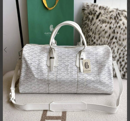 Goyard  Travel Bags
New Came❣️❣️
120 dhs✅

Zain143
♥️♥️♥️
