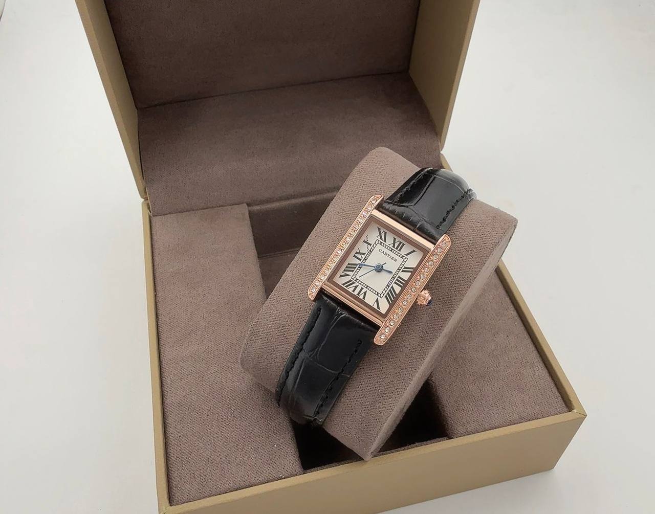 Cartier
ladies watch
55 dhs💓

Zain45
♥️♥️♥️
