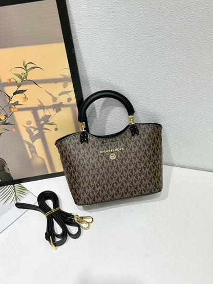 MK
100 dhs🇦🇪🇦🇪

SIZE：18cm

Good-quality 

with box
Zain35
♥️♥️♥️