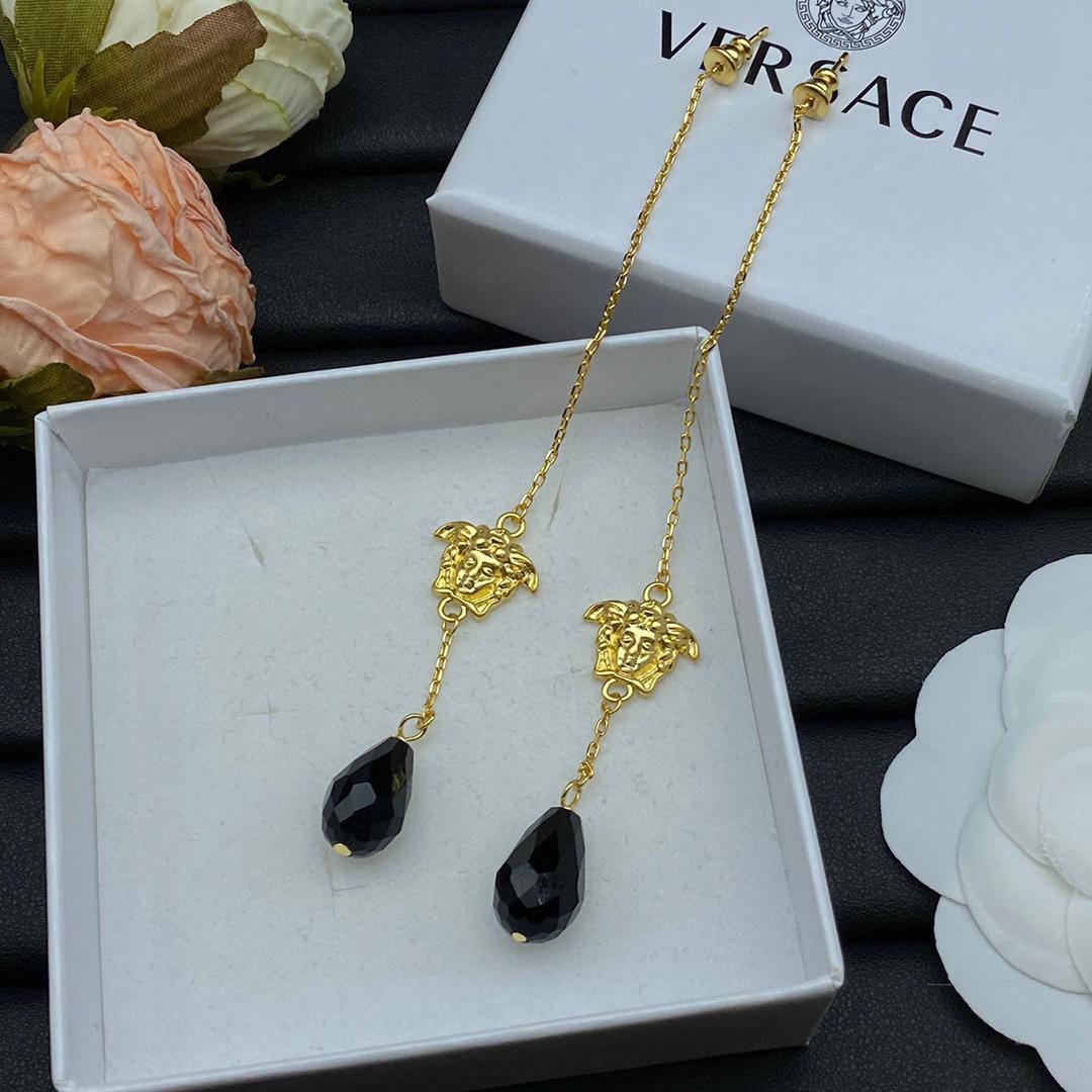 55 dhs🪙🌨️ Earrings

Versace Master
With Box And Paper Bag
🎁🎁🎁

Zain89
❤️❤️❤️