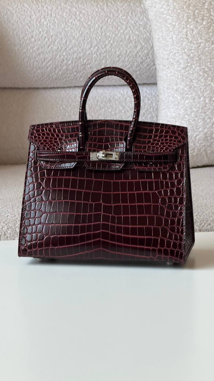 Hermes
Birkin croc 25cm💕master quality😍with box❤️
750 dhs✅

Zain52
♥️♥️♥️