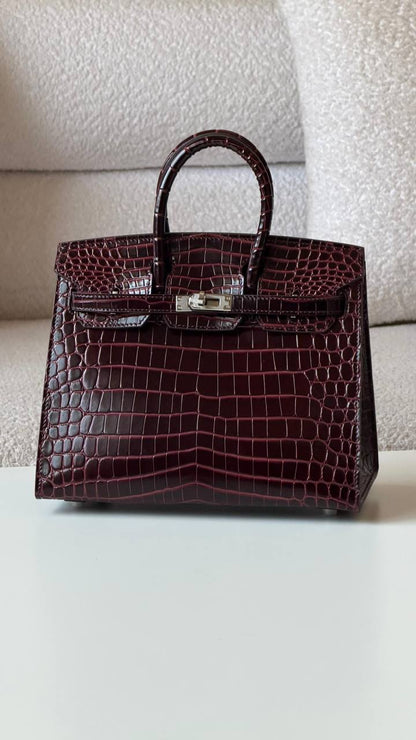 Hermes
Birkin croc 25cm💕master quality😍with box❤️
750 dhs✅

Zain52
♥️♥️♥️