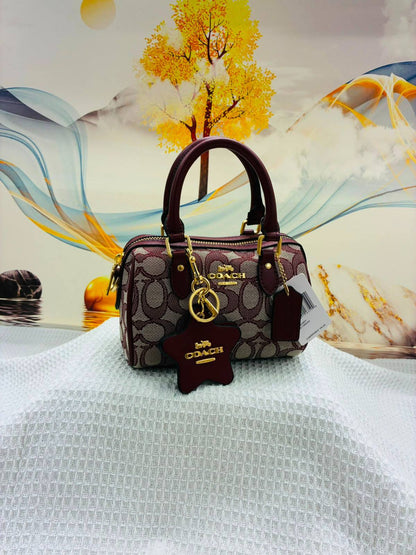 COACH

Best quality 
with box
100 dhs🇦🇪🇦🇪

size 18CM

Zain290
♥️♥️♥️