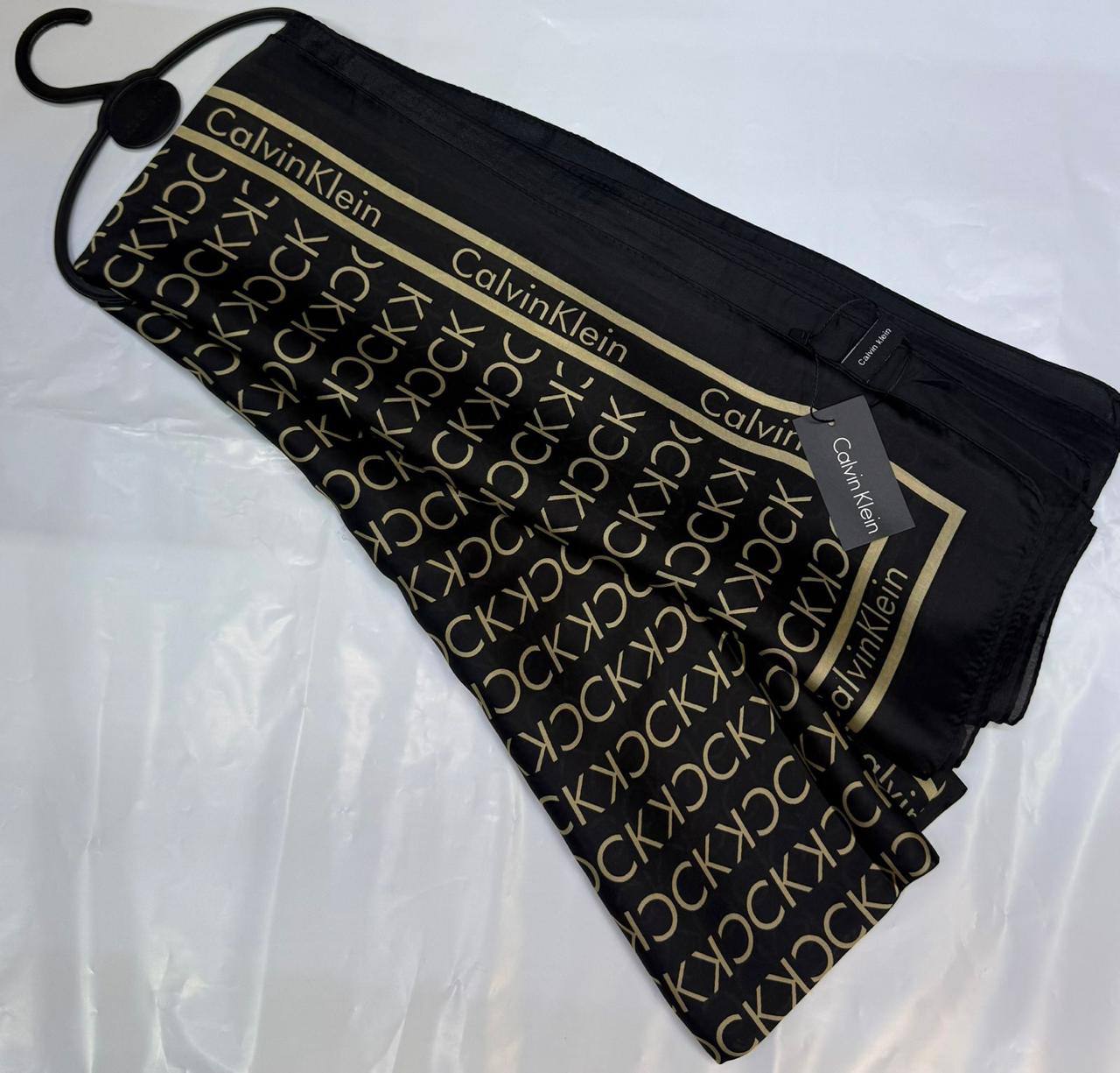 Hermes
Silk scarf 
40 dhs✅
55 dhs✅ 

with box🎁🎁🎁

Zain93
♥️♥️♥️