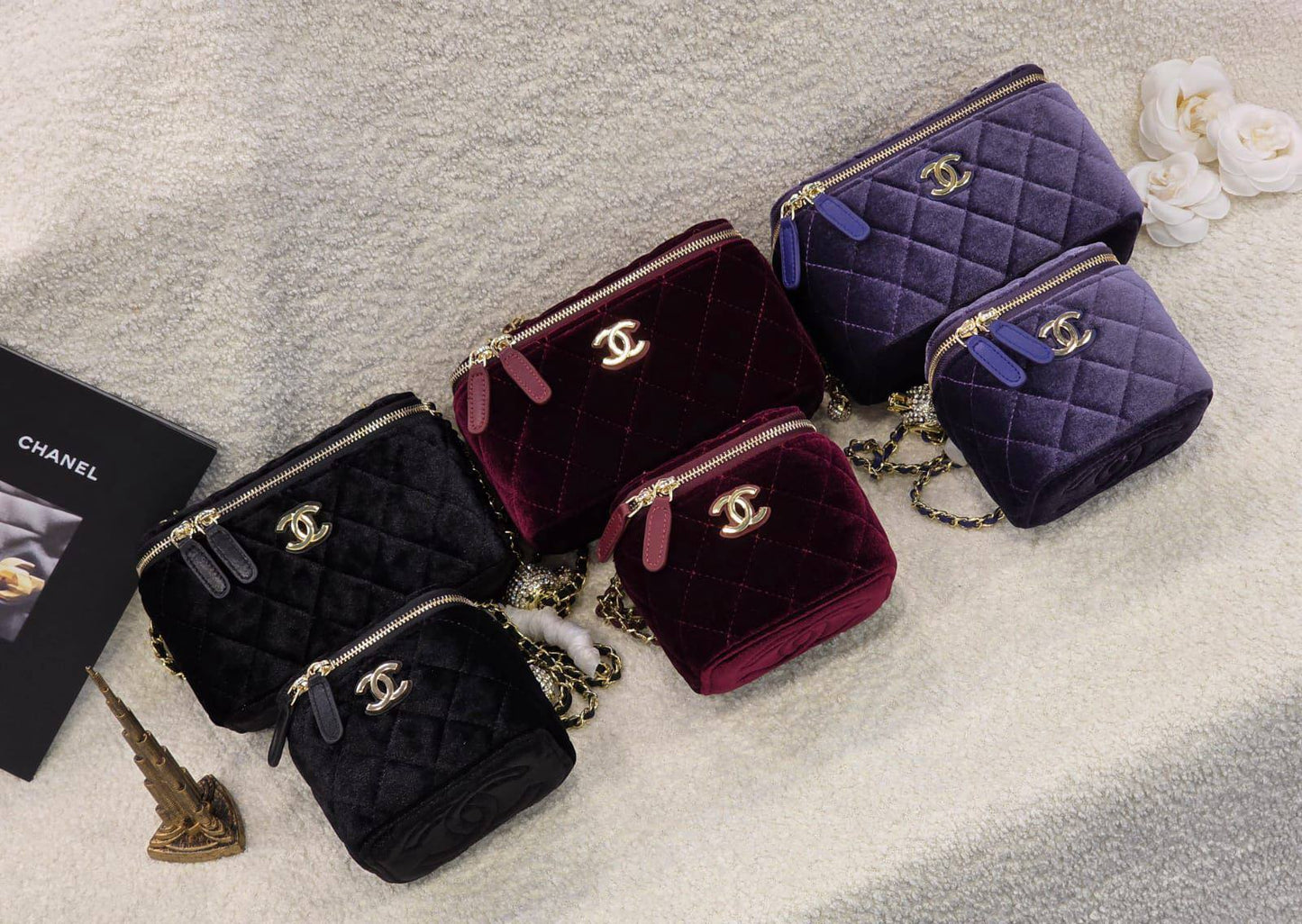 Chanel Vanity 
Master
    17Cm  220 dhs❣️
    Micro   210 dhs❣️
💼 Good Quality 💼

Zain131
♥️♥️♥️