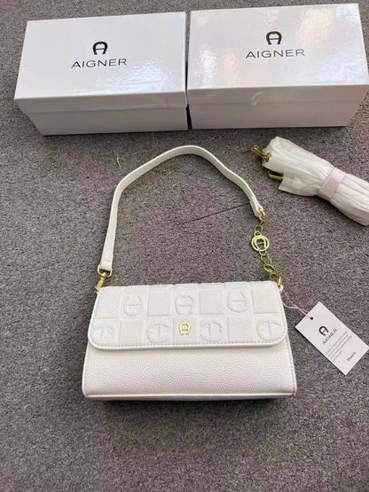 Aigner
100 dhs🇦🇪🇦🇪 
with box high quality24cm

Zain26
♥️♥️♥️
