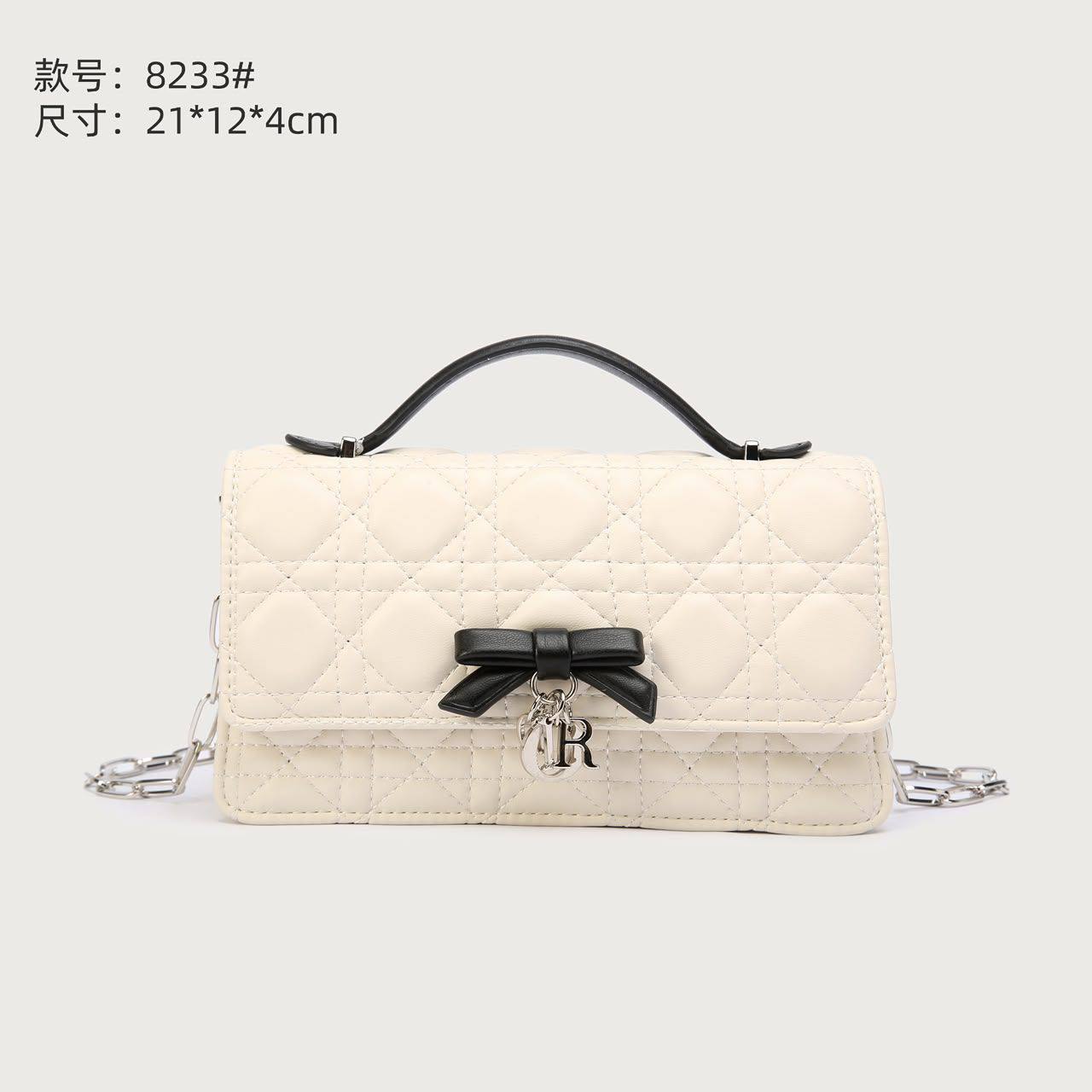 Dior  
120 dhs💓
with box 
🎁🎁🎁

Good quality 

Zain253
♥️♥️♥️