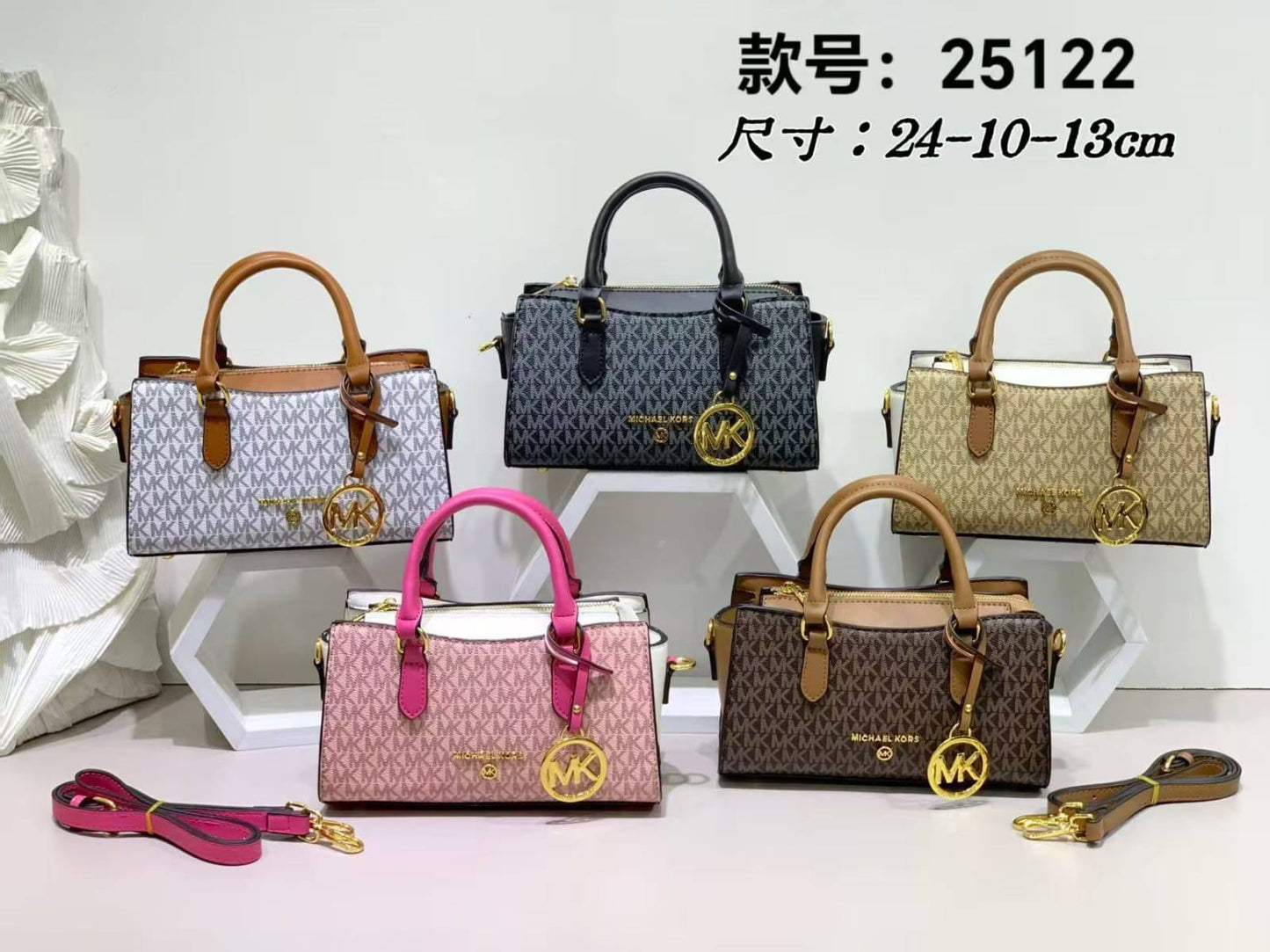 MK
95 dhs✅
size 23×8×13cm
With Box

Zain42
♥️♥️♥️