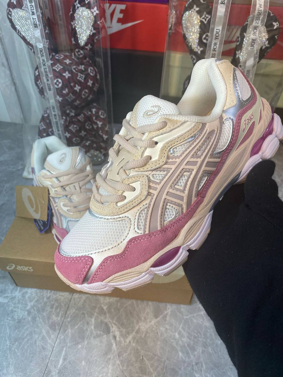 ASICS Gel-NYC "Cream/Mineral Beige/Pink"🌸
36-41 AVAILABLE 
240 dhs✅

Zain242
♥️♥️♥️