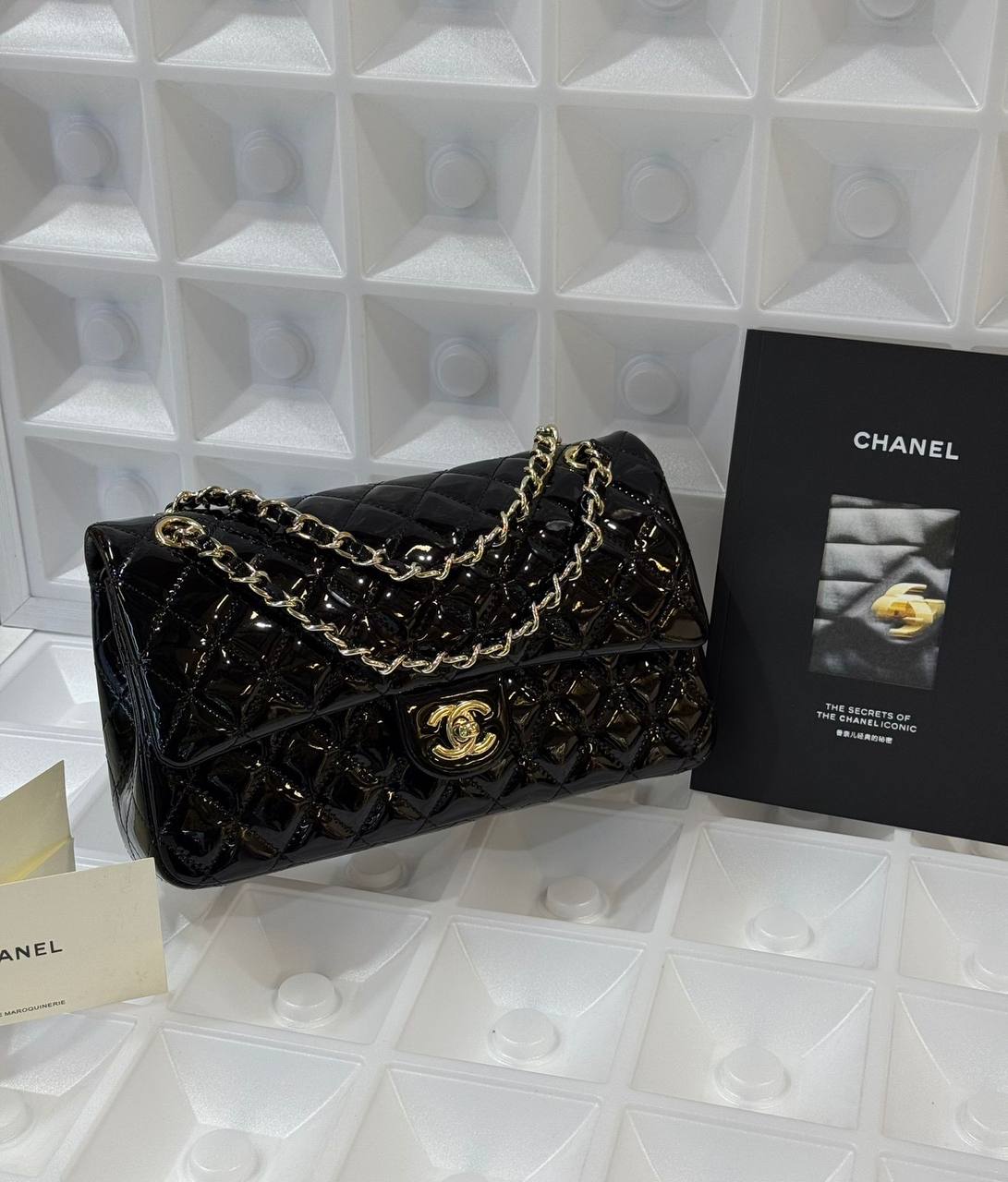 Chanel
Master
25Cm With Box 
   Shiny Leather
230 dhs✅

Zain131
♥️♥️♥️