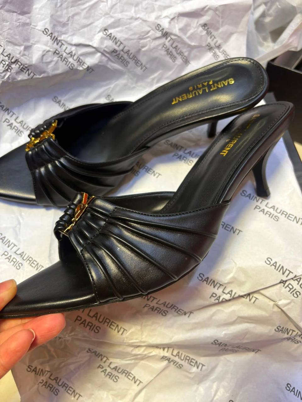 YSL
Size 36-41
120 dhs✅

Zain145
♥️♥️♥️