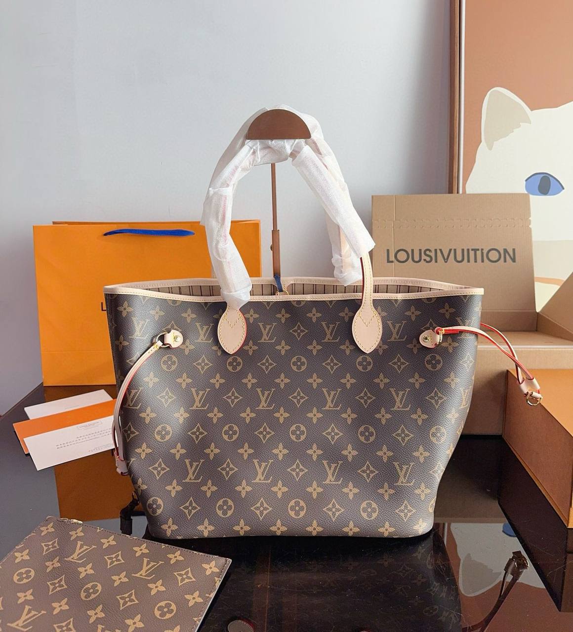 LV
 NEVERFULL 
 GOOD QUALITY 
WITH BOX 
🎁🎁🎁

100 dhs✅

Zain39
♥️♥️♥️