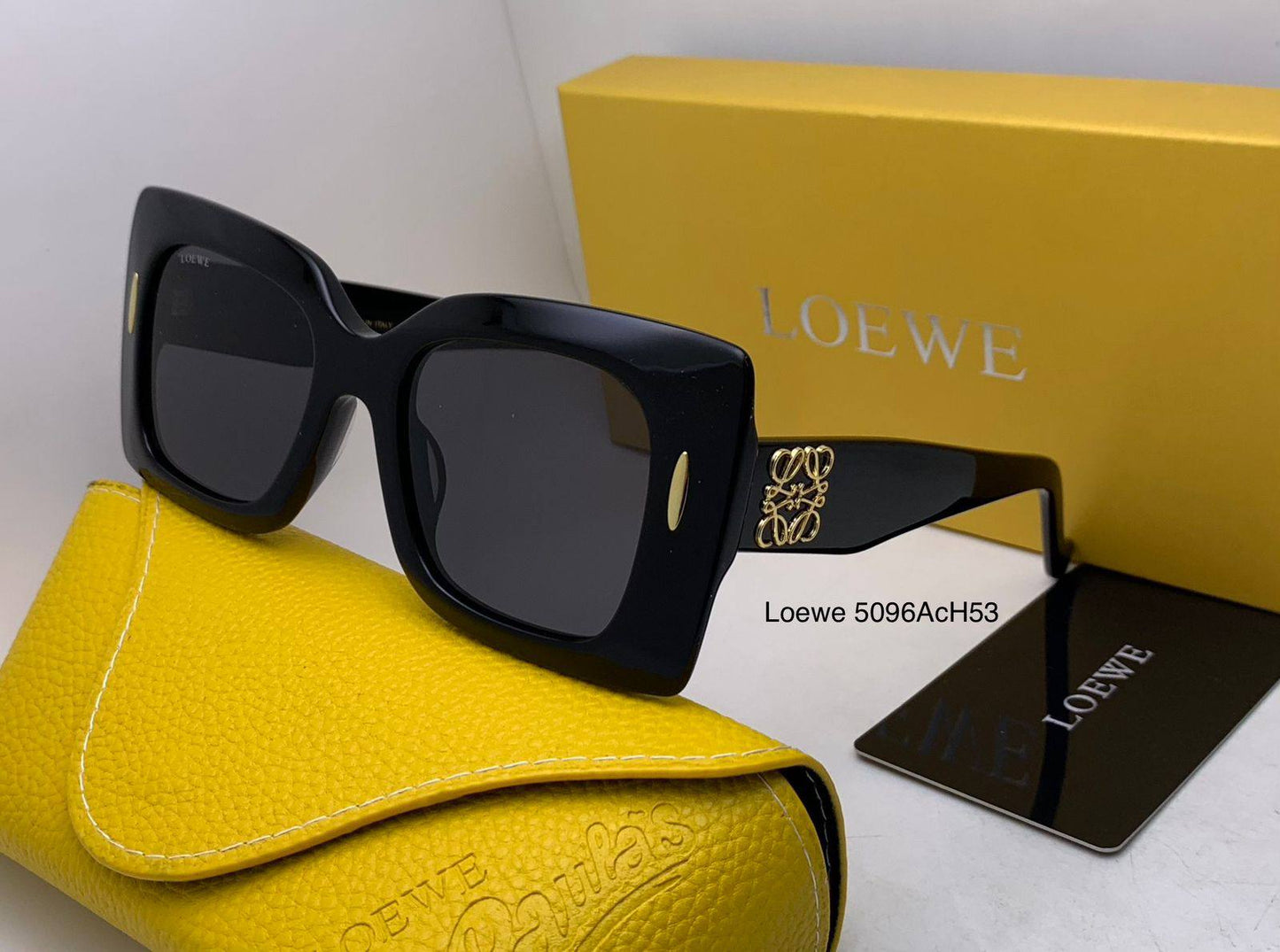 Loewe
Master quality 
ladies sunglasses 
180 dhs❤️

Zain126
♥️♥️♥️