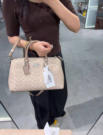 Coach
115 dhs✅
Good quality

Zain35
♥️♥️♥️