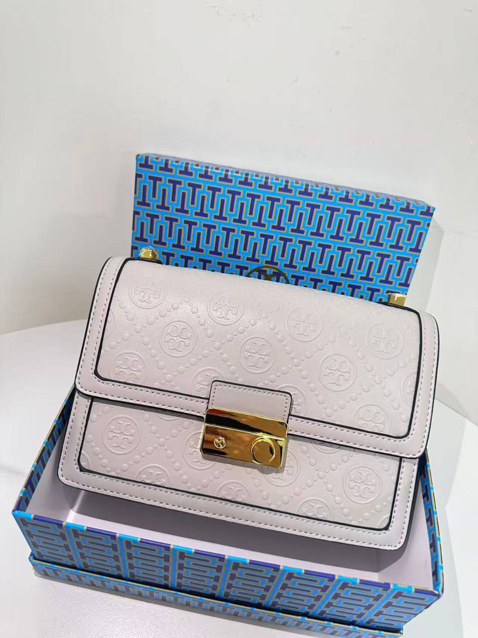 Tory Burch

90 dhs🪙💕
size:23*8*14

Good quality 
with box
🎁🎁🎁

Zain07
♥️♥️♥️
