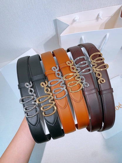 New Chloe
💙*SUPER MASTER QUALITY*💙
💙*WITH ORIGINAL BOX*💙
320 dhs✅

Zain281
♥️♥️♥️