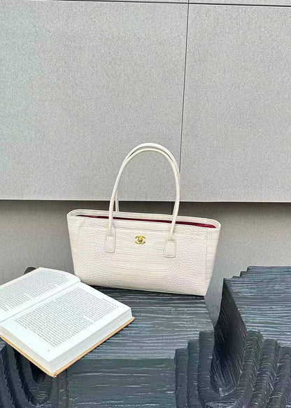 Chanel

130 dhs🇦🇪🇦🇪

Zain143
♥️♥️♥️