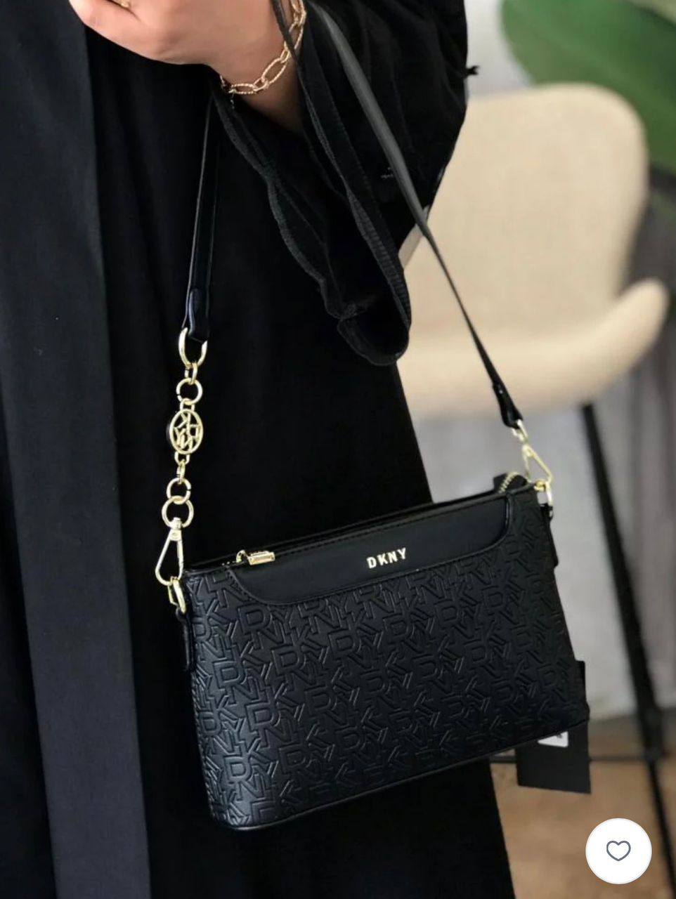 DKNY
100 dhs🪙🌨️
SIZE：22cm

good quality 

with box
🎁🎁🎁

Zain35
♥️♥️♥️