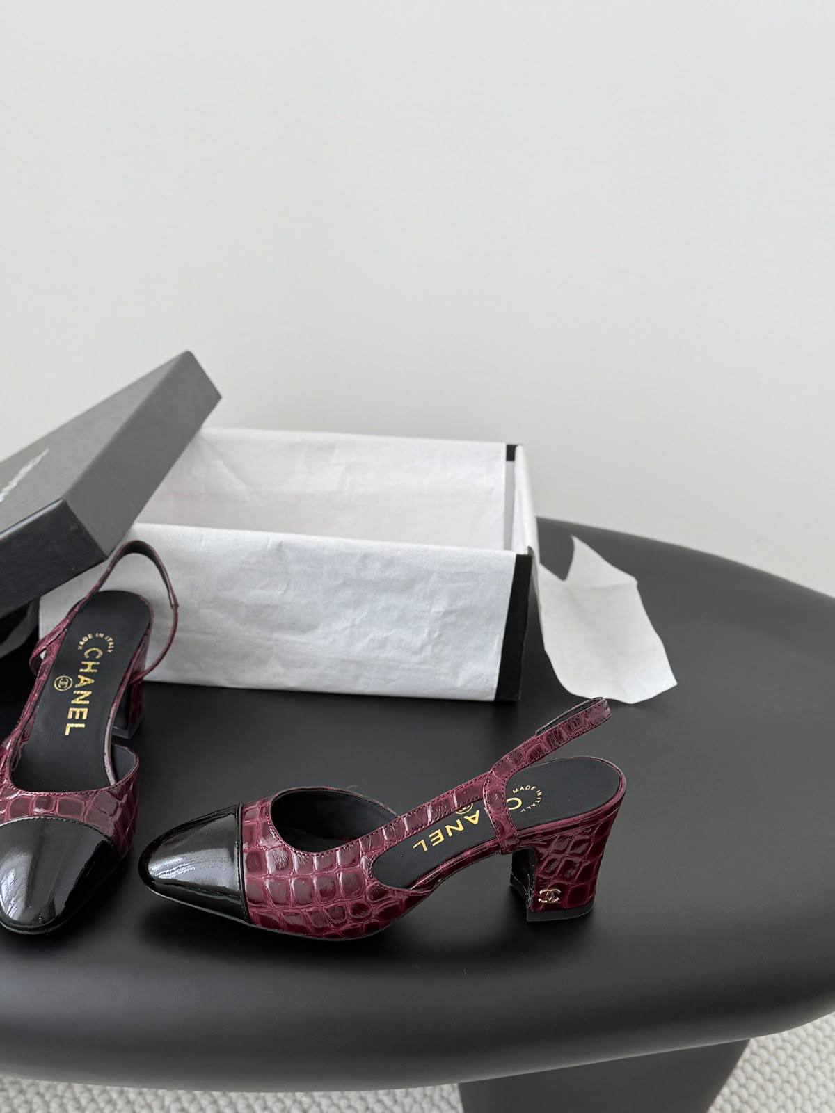 Chanel
High quality🤗
SIZE  ……… 36-42🥳
350 dhs✅✅

Zain119
♥️♥️♥️