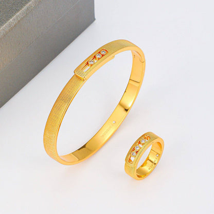 MESIKA BANGLE&RING_   

               *WITH*
*NORMAL Box* 📦 *105 dhs🪙🌨️*
*Master Quality*✨✅

Zain89
♥️♥️♥️