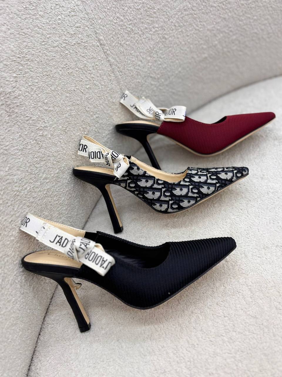 Dior
120 dhs✅
Size 36-42

Zain55
♥️♥️♥️