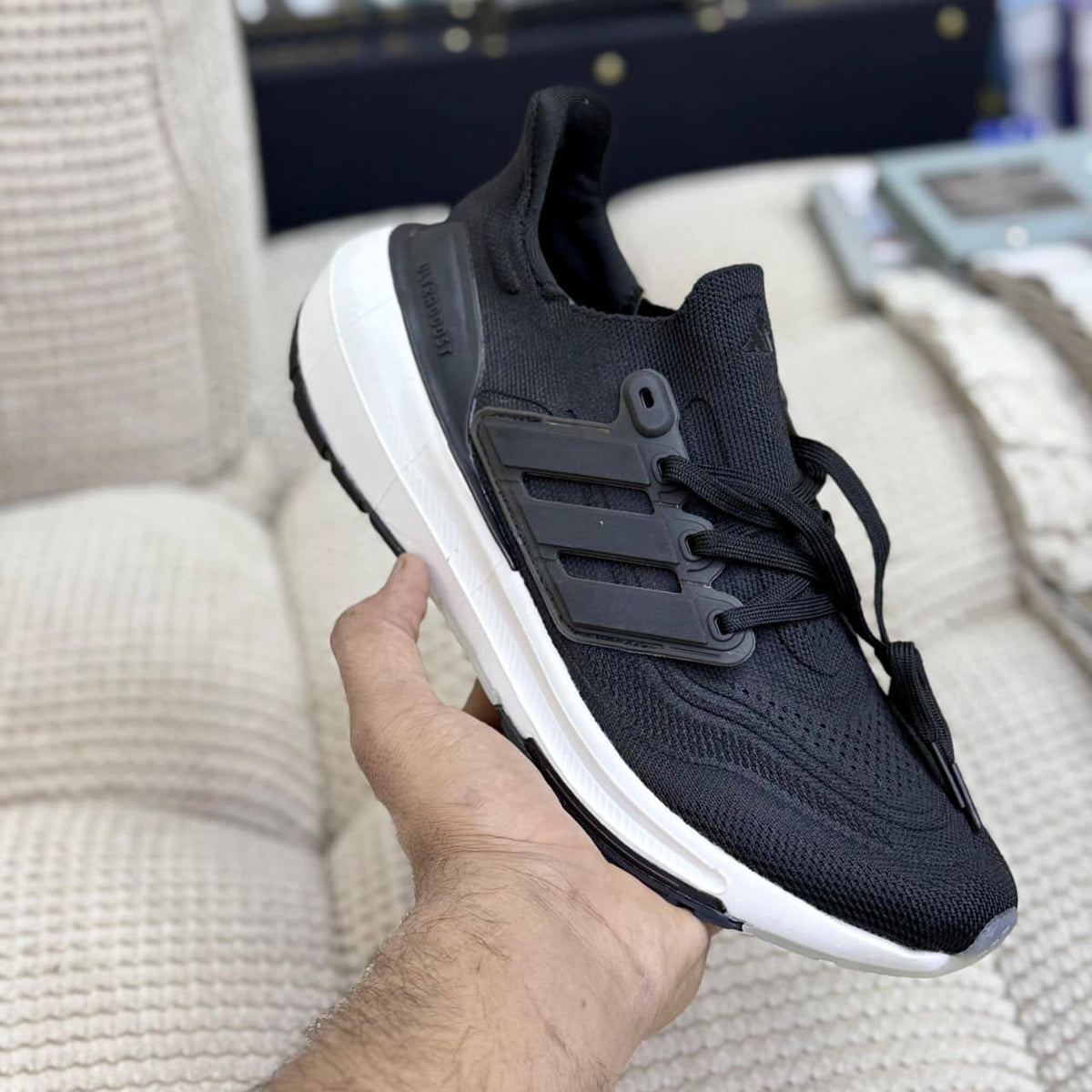Adidas
40 to 45

105 dhs🇦🇪🇦🇪

Zain27
♥️♥️♥️