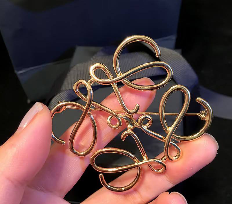 LOEWE 😍
BROOCH 🦋
Master quality 💯
With normal boxes 🗃️ 
45 dhs🇦🇪🇦🇪🇦🇪

With master box 📦 
60 dhs🇦🇪🇦🇪🇦🇪

Zain216
♥️♥️♥️