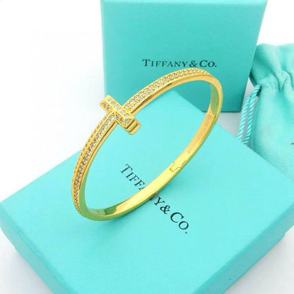 TIFFANY 
MASTER BANGLE
GOLD ROSE GOLD SILVER AVAILABLE
80 dhs🇦🇪🇦🇪

WITH BOX AND PAPER BAG🎁🛍️

Zain89
♥️♥️♥️