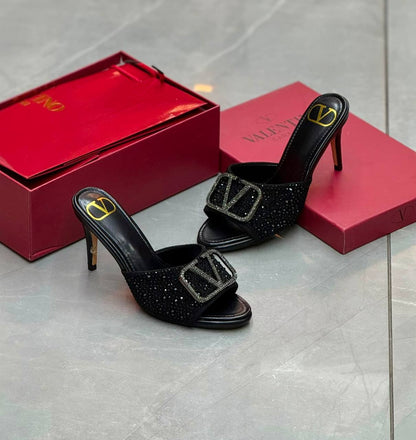 Valentino

Size  36 to 41 

90 dhs💓

Zain80
♥️♥️♥️