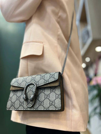 Gucci
with box
🎁🎁🎁

85 dhs🪙💕

Zain118
♥️♥️♥️